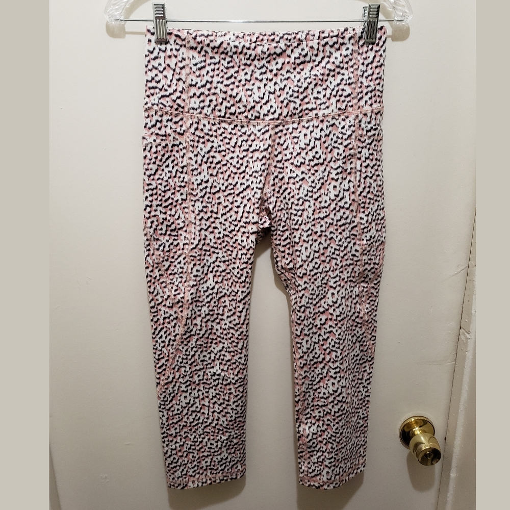 Old Navy Pink Leopard Go-Dry Elevate Capri